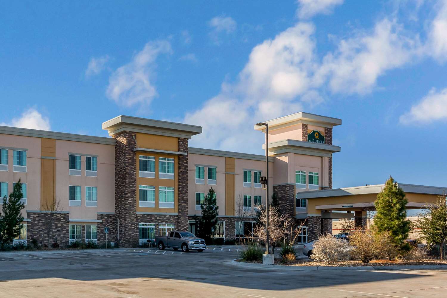 La Quinta Inn & Suites by Wyndham Monahans 29/37
