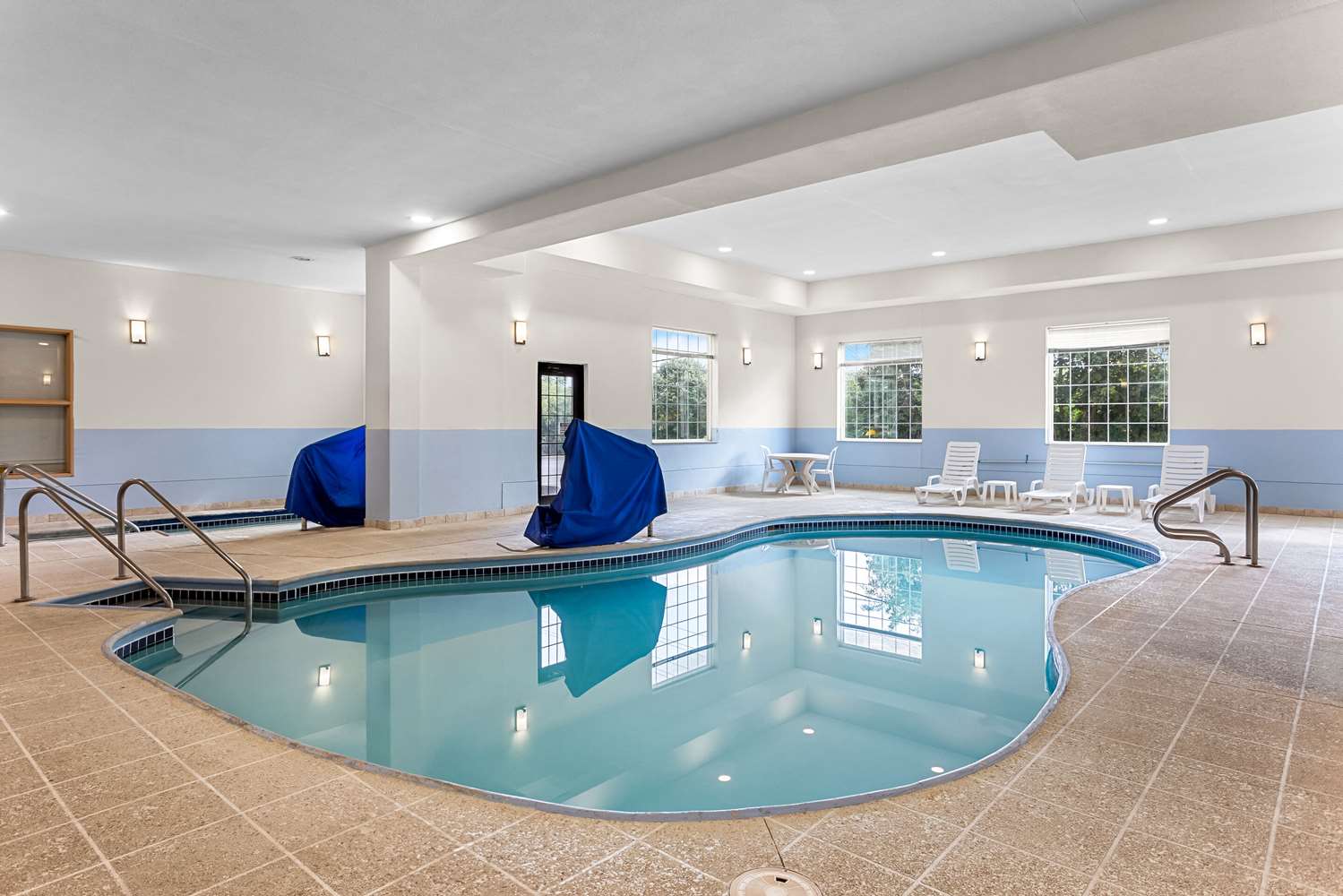 Comfort Suites Grayslake Near Libertyville North 18/25