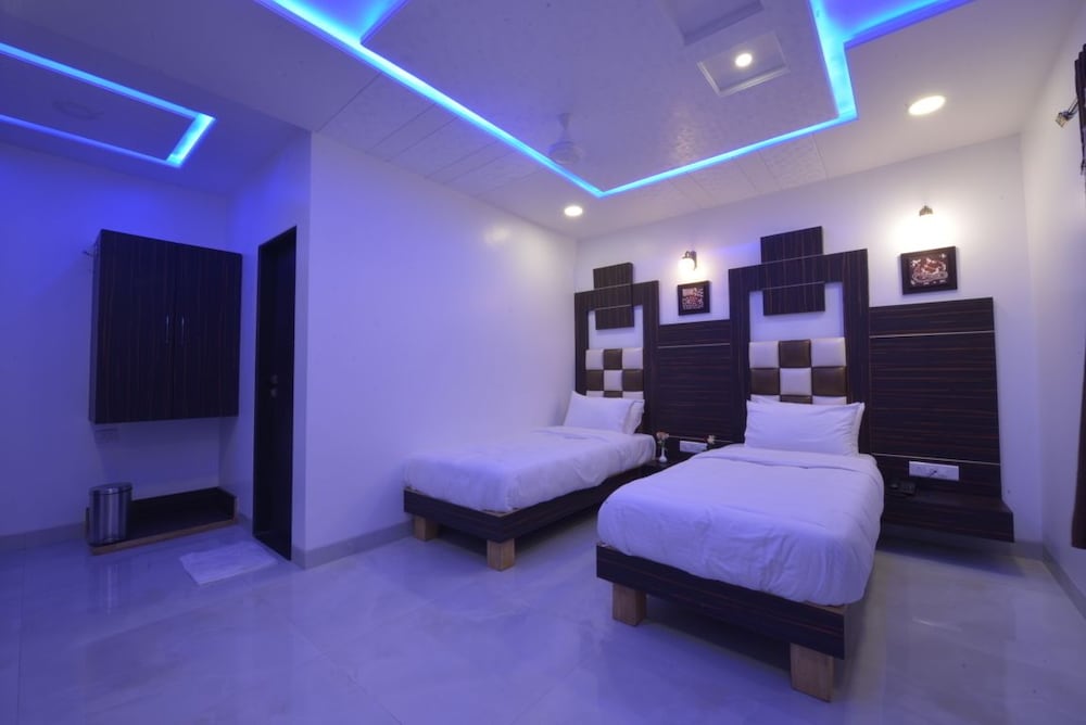 Hotel J P International 15/39