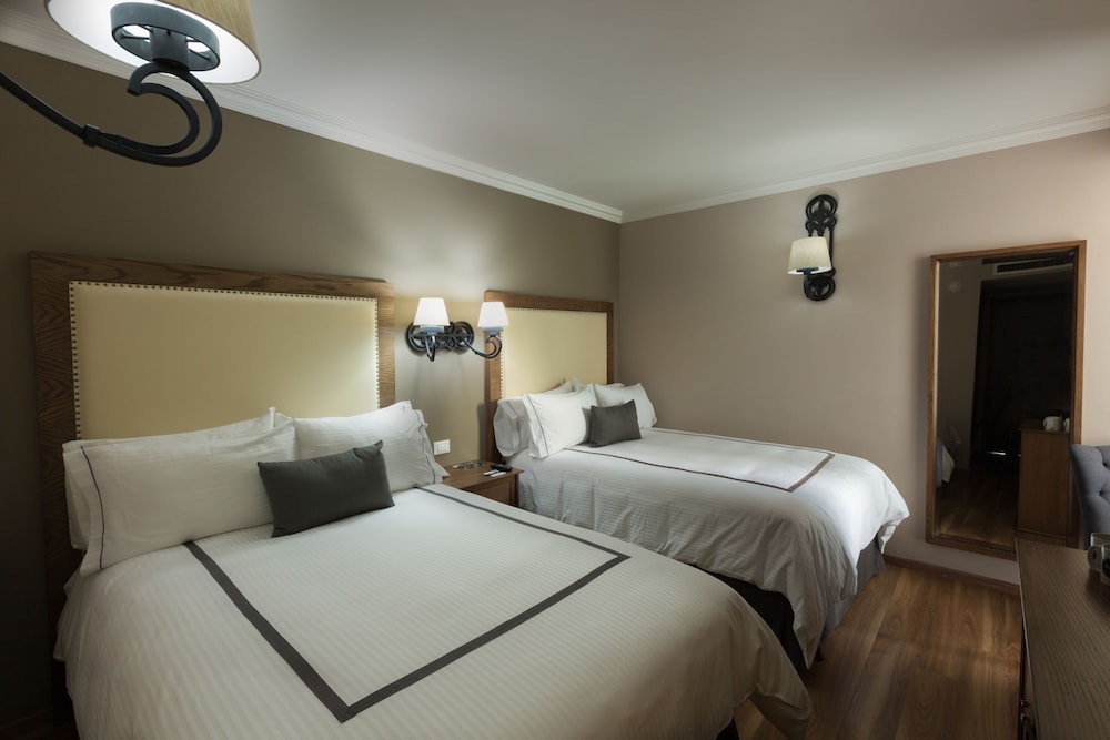 Standard, 2 Double Beds, Historico Central 2/4