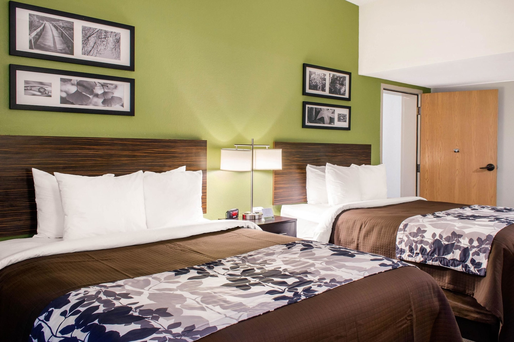 STANDARD, 2 QUEEN BEDS