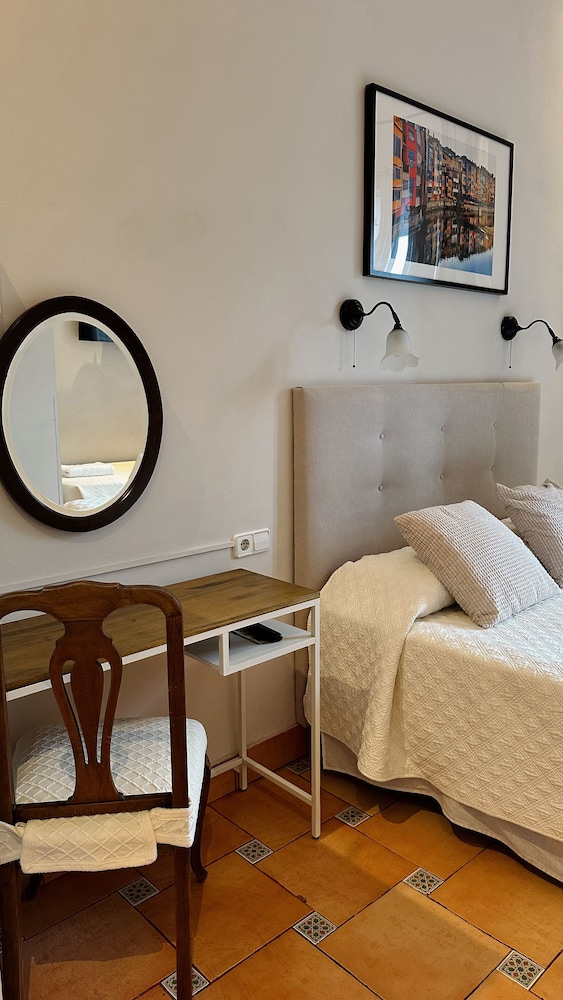 BARCELONA CENTER INN 33/50