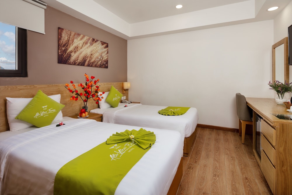 SUPERIOR, DOUBLE OR TWIN BED