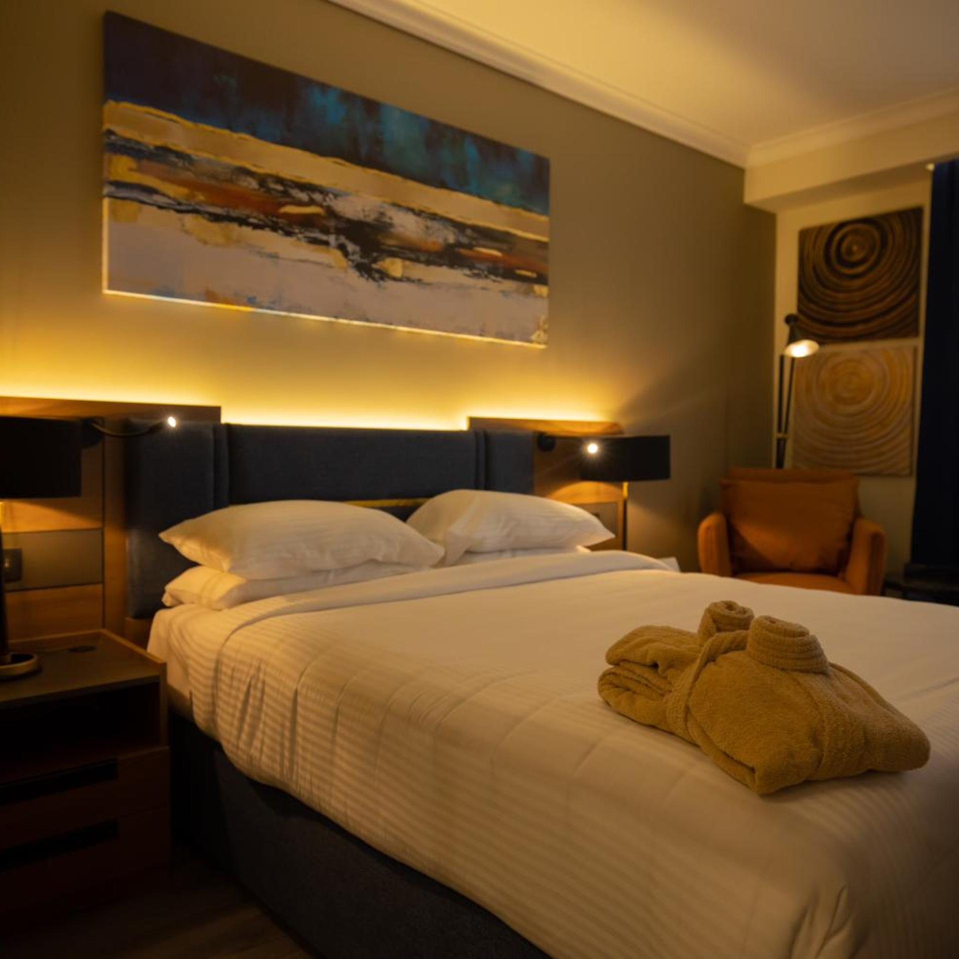 Premium, Suite, Butler, Lounge Access