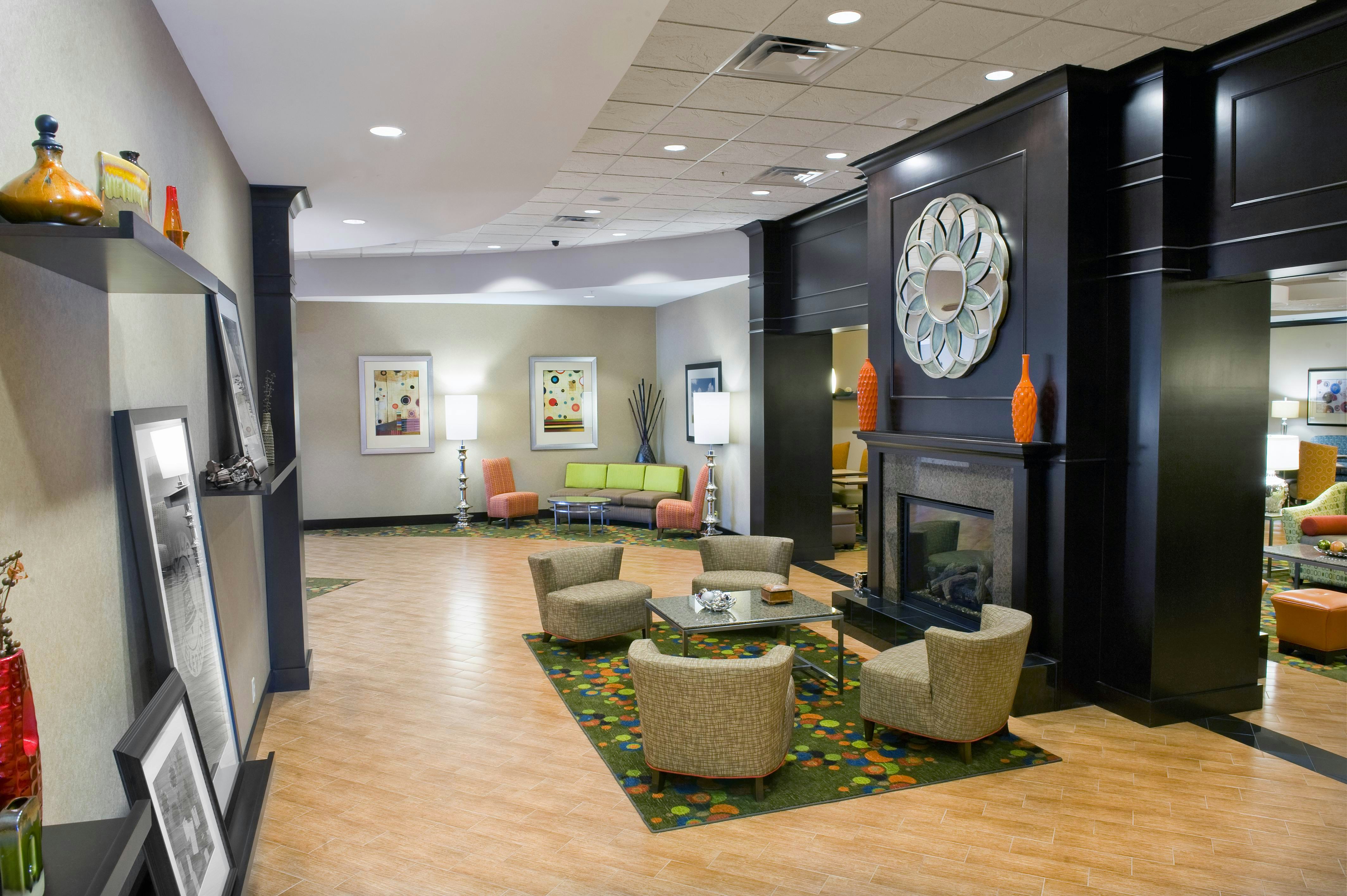 Hampton Inn Evansville Airport 30/70