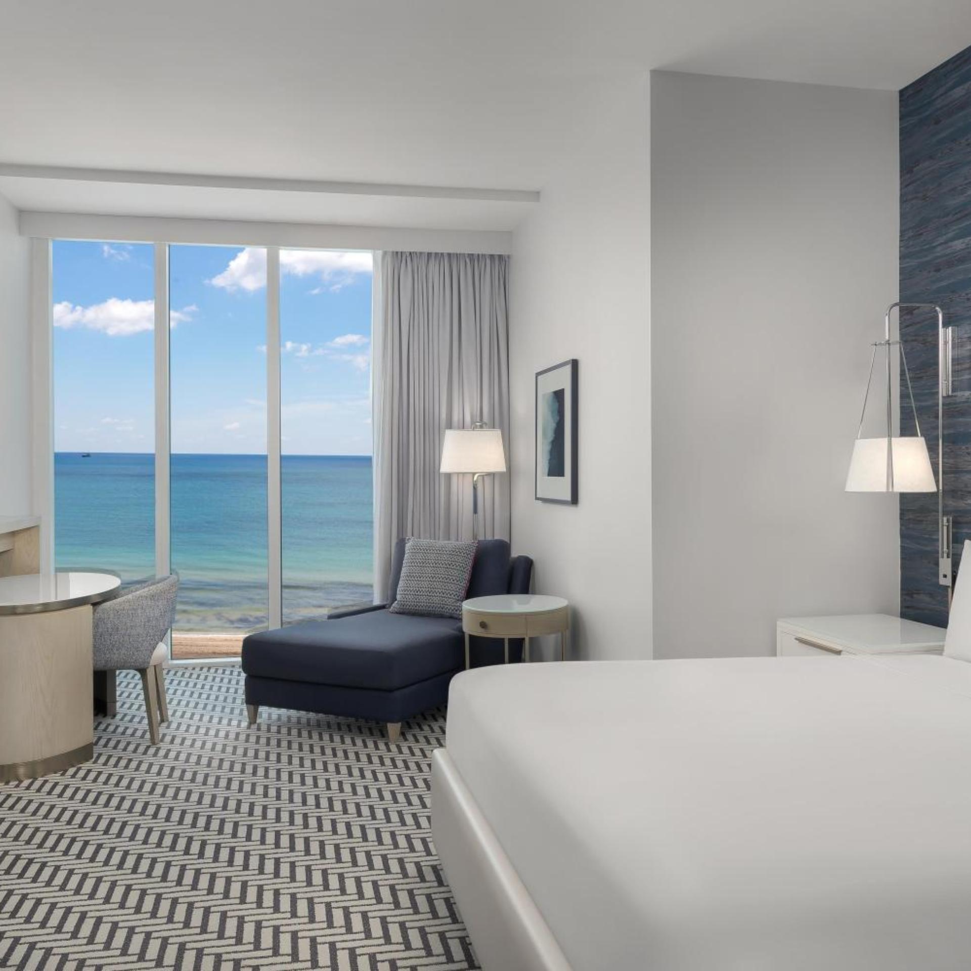 Room, King Bed, Ocean Front, Bathtub, Accessible