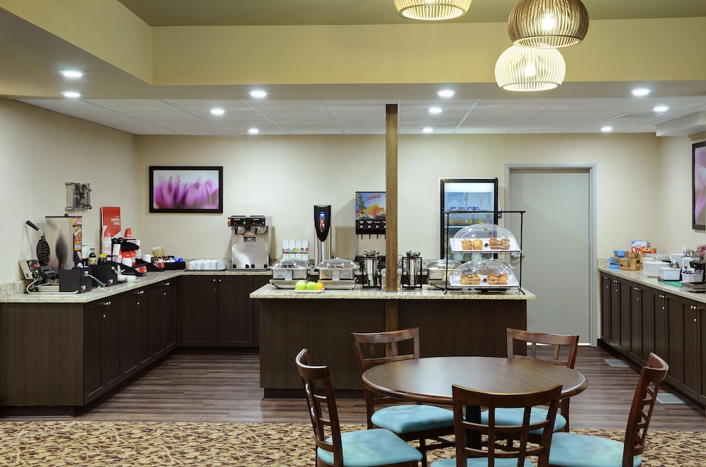 Pomeroy Inn And Suites Vermilion 28/38