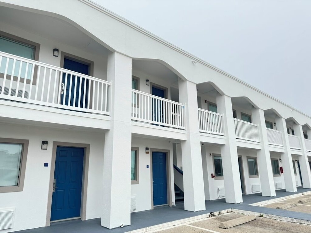 Motel6 Galveston, TX - Beach/Seawall in GALVESTON - TX