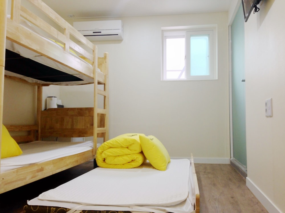 24 Guesthouse Myeongdong Avenue 13/33
