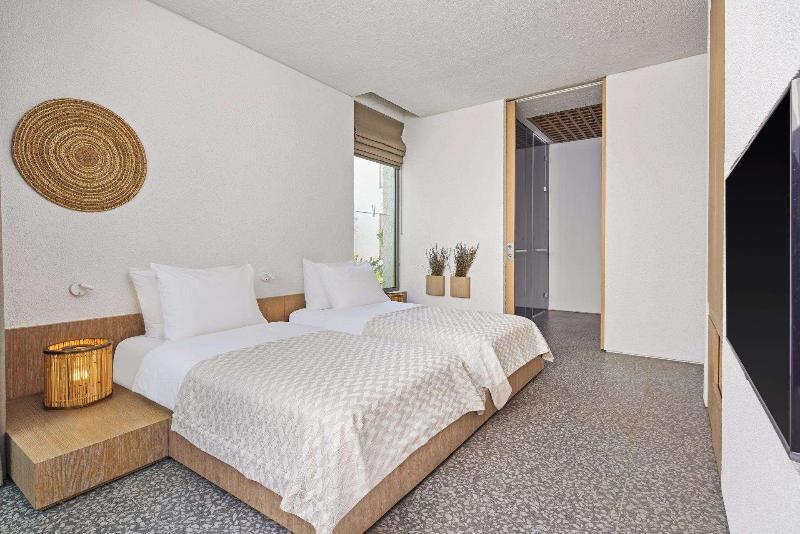 Olive, Garden, Single, Queen Bed