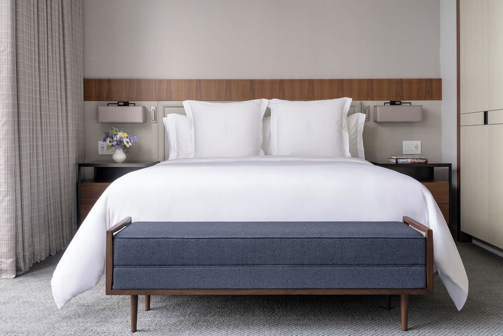 EXECUTIVE, SUITE, KING BED, RIVER VIEW