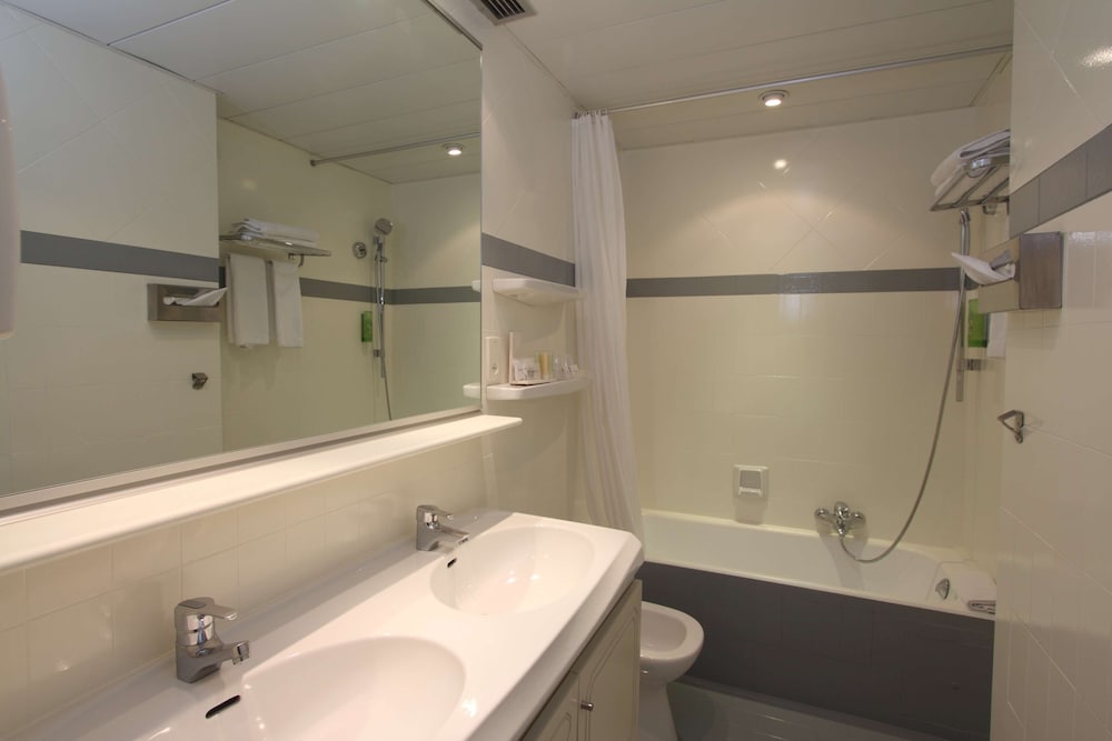 Golden Tulip Cannes de Paris 49/49