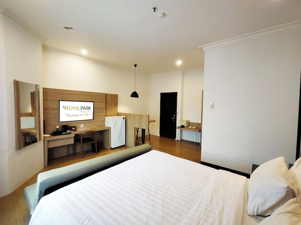 Family Suite, King Bed, Sofa