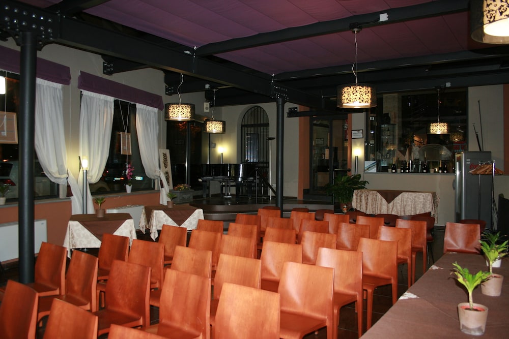 HOTEL DEI PITTORI 52/64
