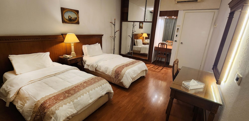 Holiday Home Suites 9/48
