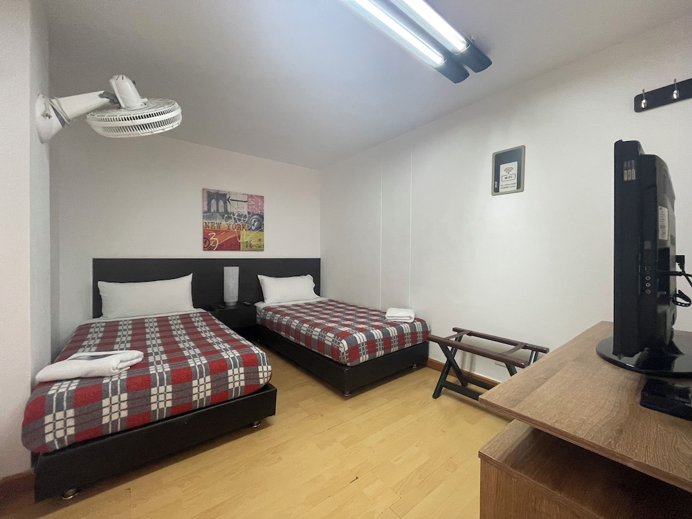 Hostal Lleras Calle 8 11/49