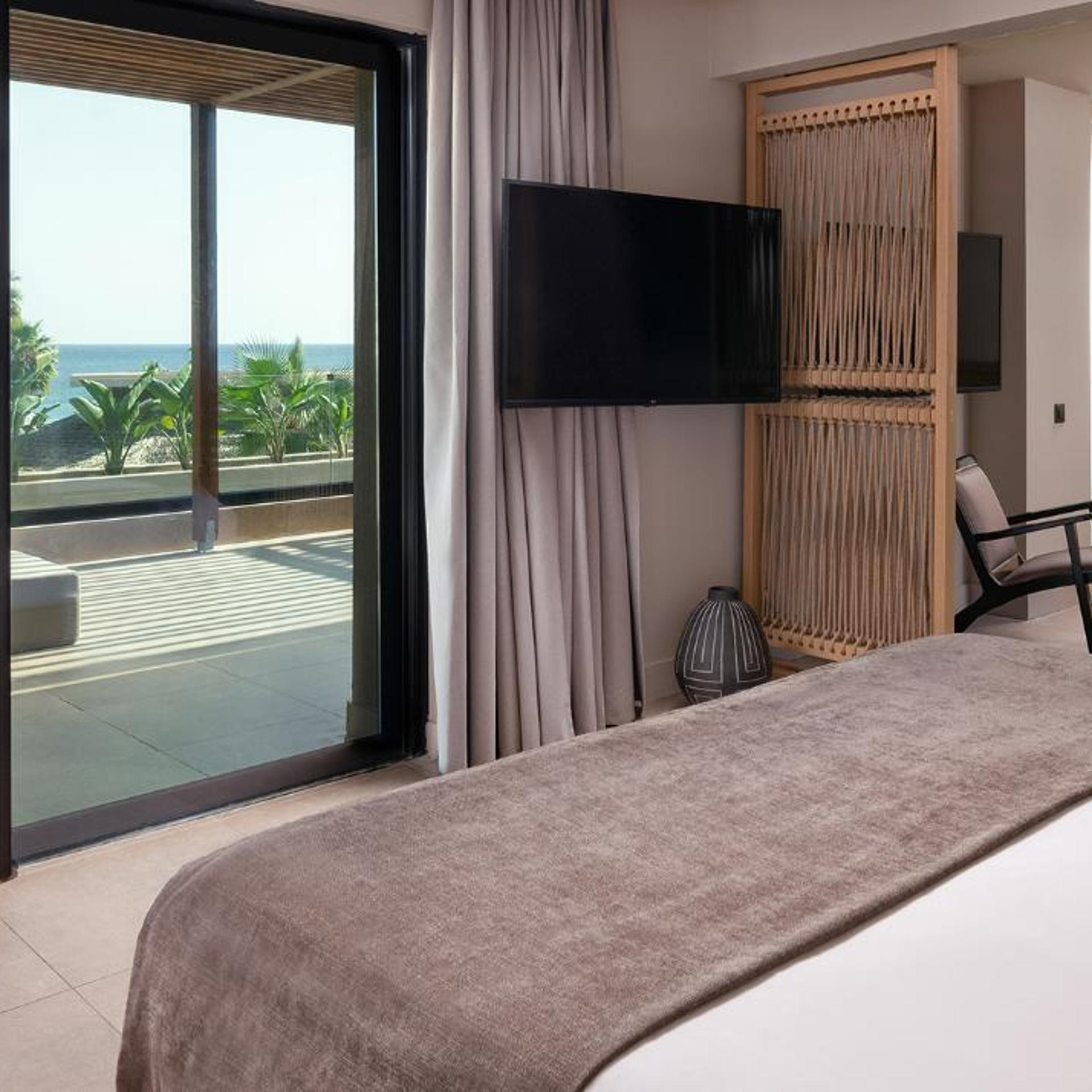 Suite, Sea Front 3/5