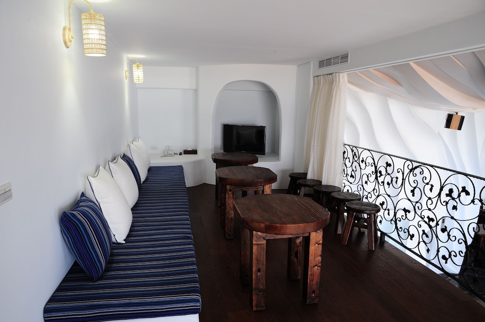 Chateau Villa 22/33