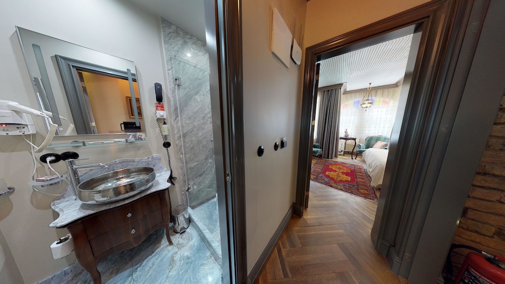 Faik Pasha Hotels 10/76