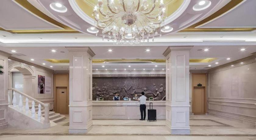 Vienna Hotel(Guangzhou North Railway Station Huaguoshan Subway Station Store) 9/45