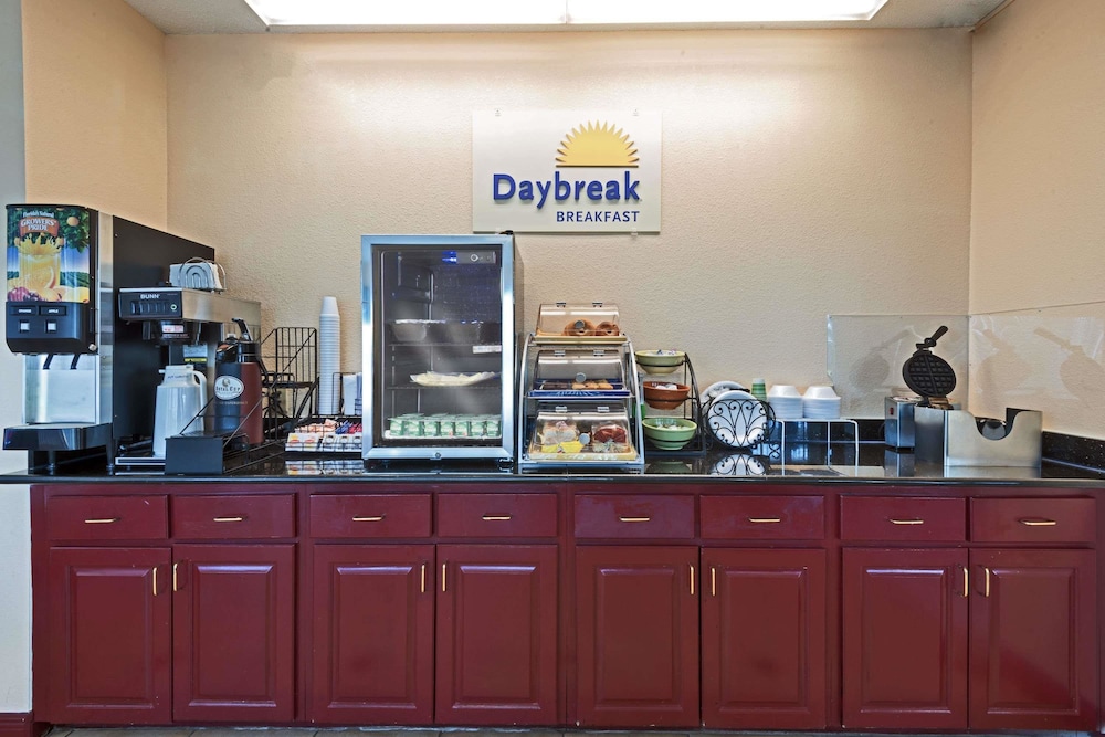 Days Inn By Wyndham Coliseum Montgomery Al 19/26