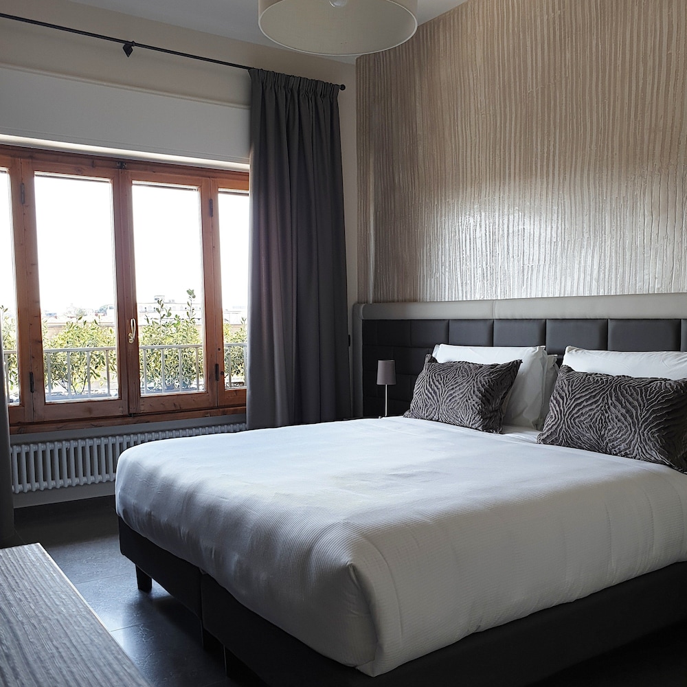 SUPERIOR, DOUBLE OR TWIN BED