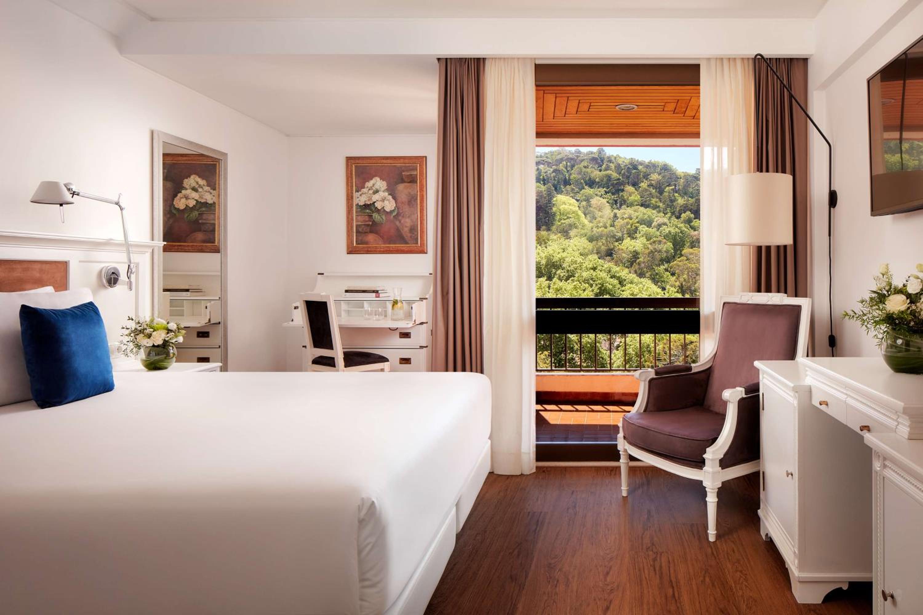 Standard, Double or Twin Bed, Valley View
