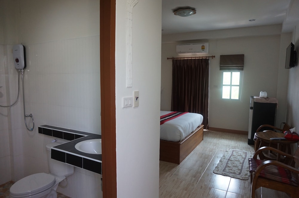 Maesot Siri Hotel 32/50