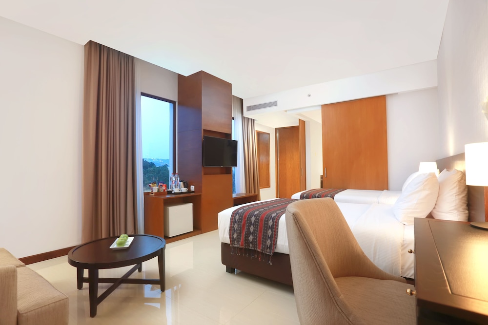 GRAND, TWIN BEDS