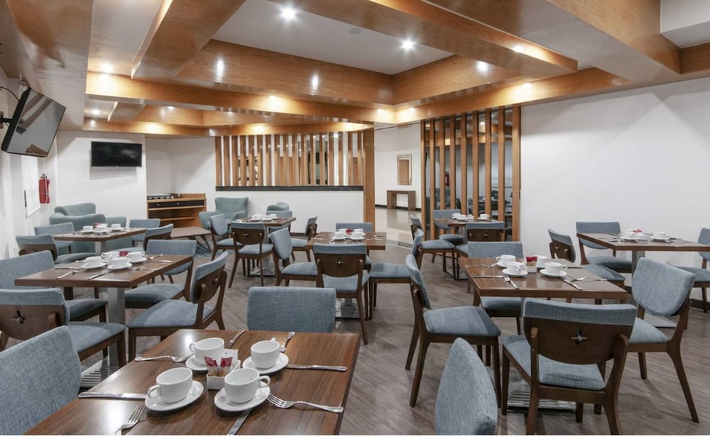 Hotel San Lucas 54/66