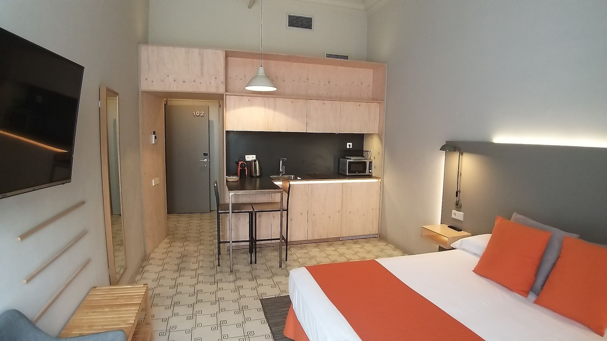SUPERIOR, STUDIO, DOUBLE BED