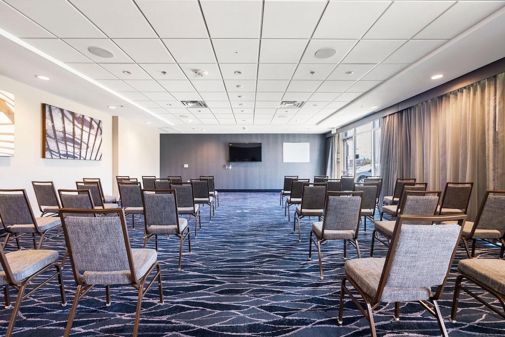 Fairfield by Marriott Inn & Suites San Francisco Airport Oyster Point Area 40/46