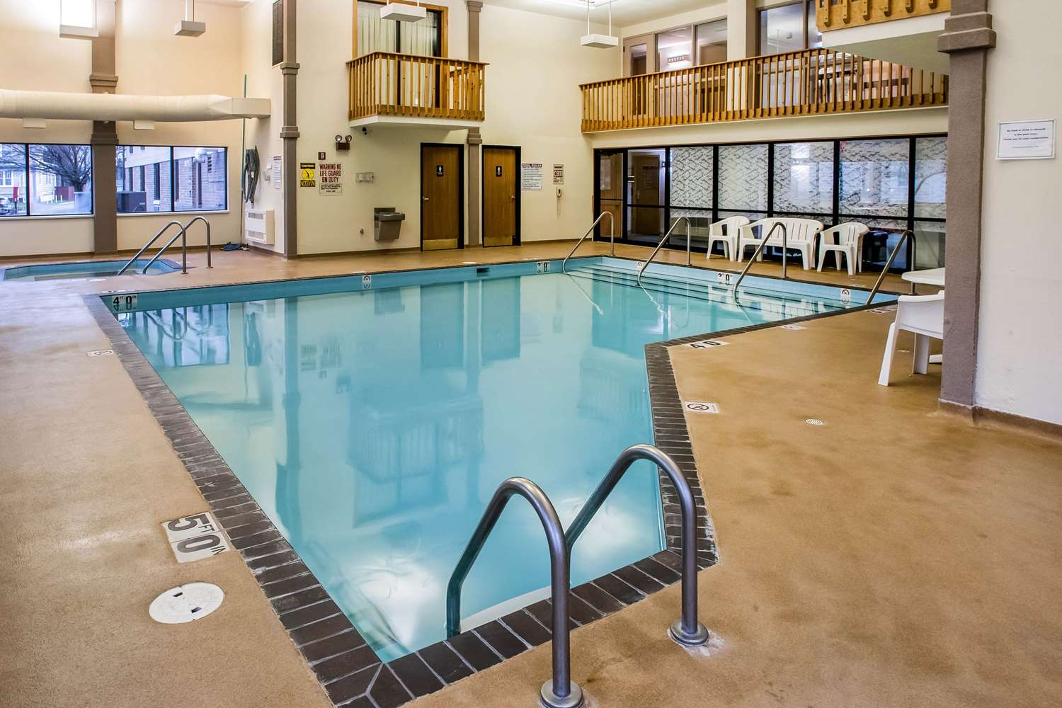 Econo Lodge Inn and Suites Oconto WI 25/30