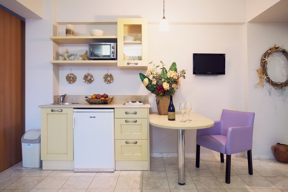 Golden Bay Apartments-Garden Haven 67/87