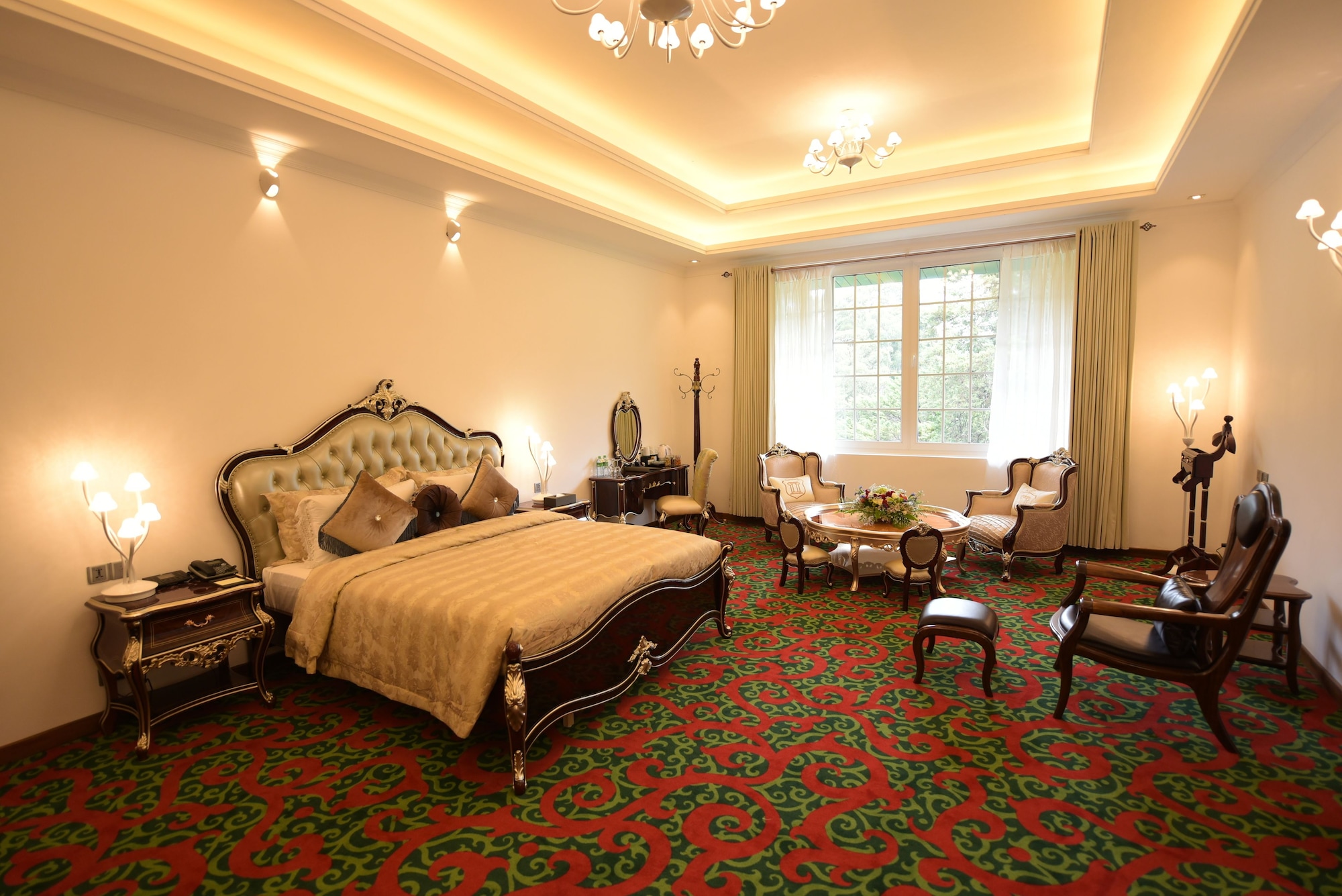 Royal, Suite, 2 King Beds, Golf Course View
