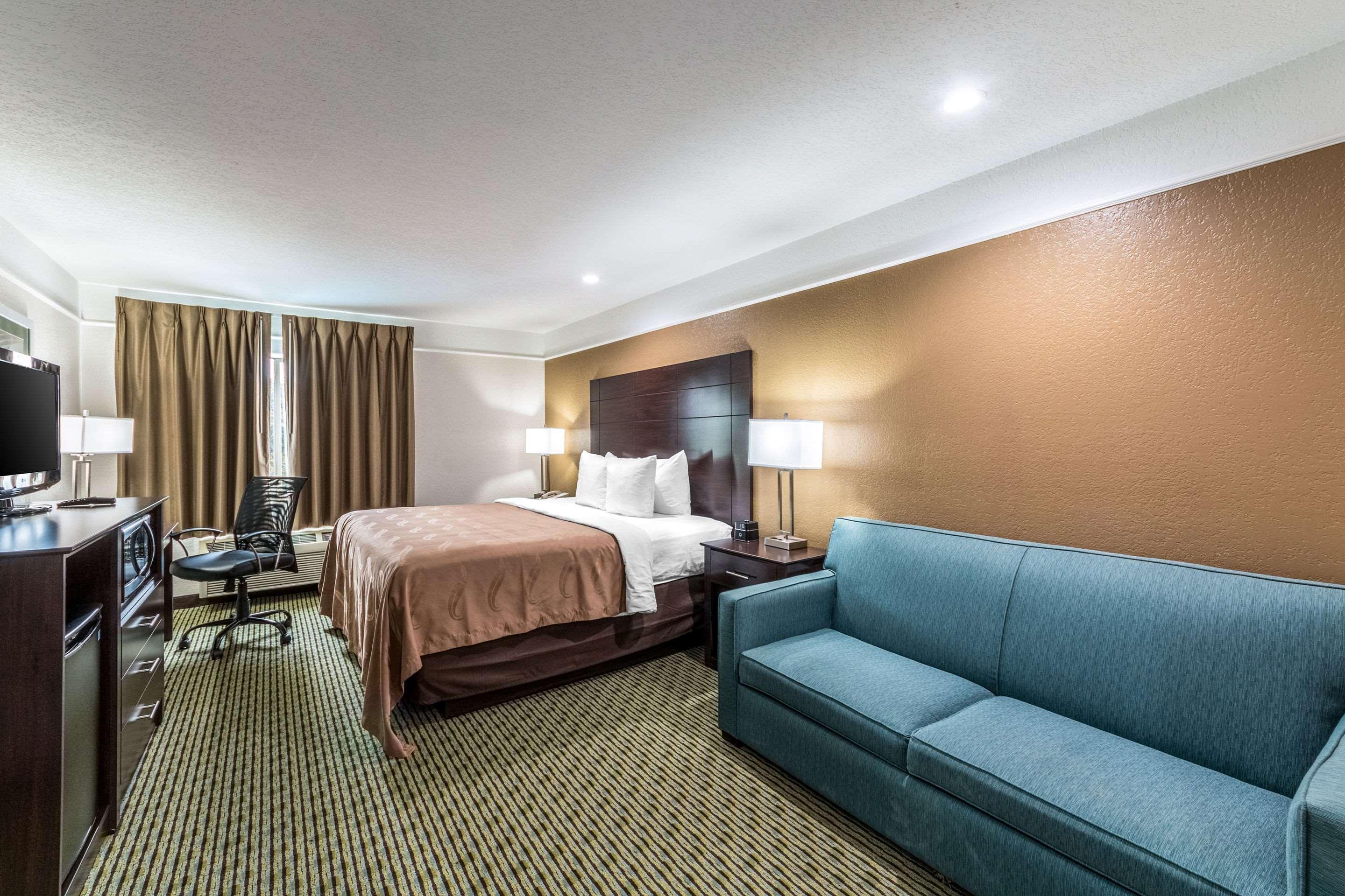 ROOM, KING BED