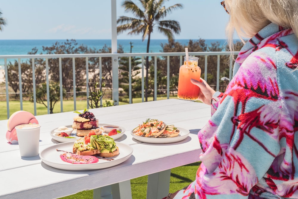 The Pink Hotel Coolangatta 38/50