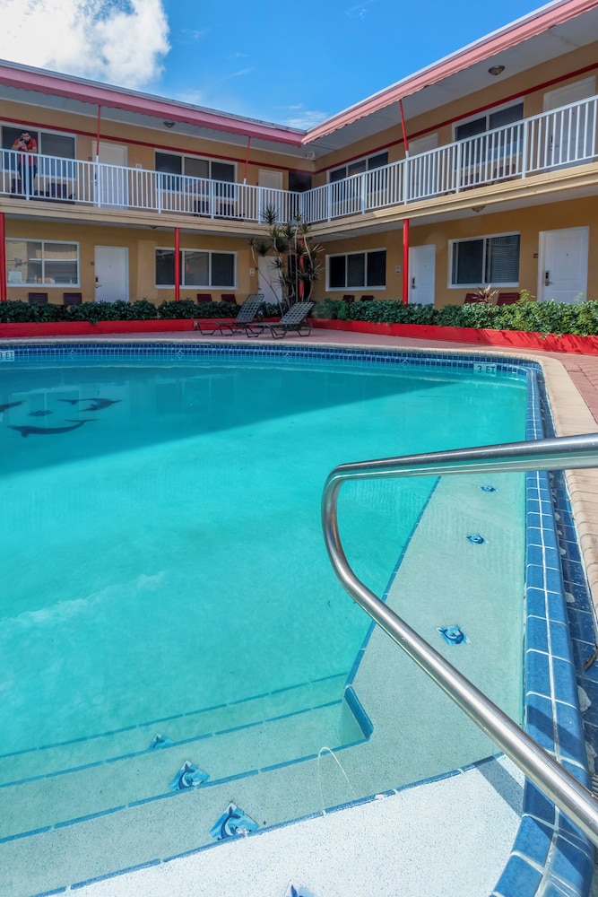 Beach and Town Motel 25/50