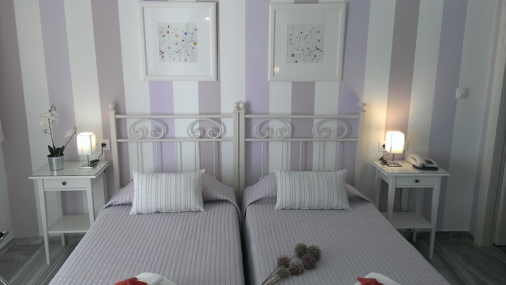 Hotel Cyclades 7/61