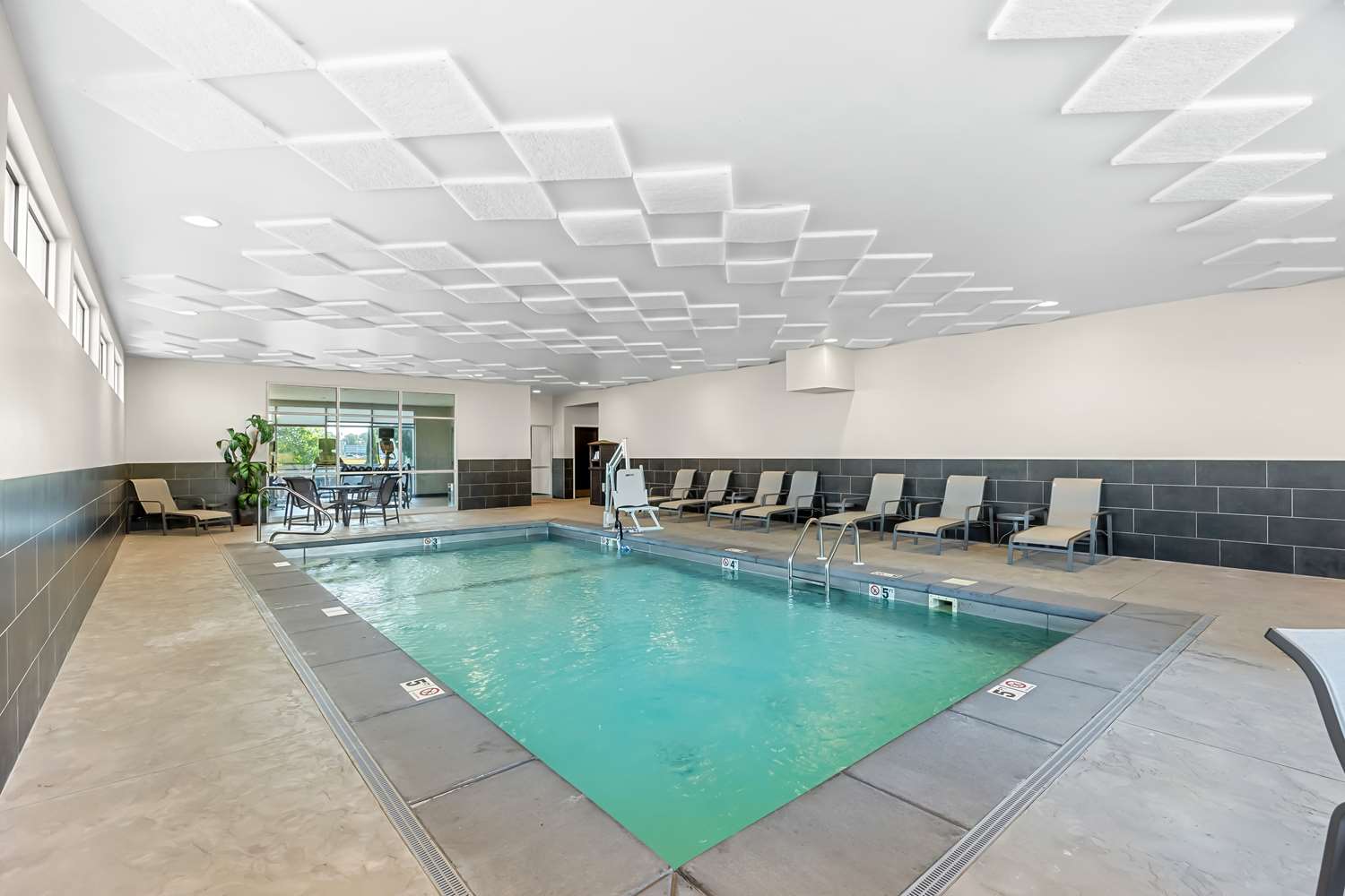 Best Western Plus Bolivar Hotel & Suites 18/46