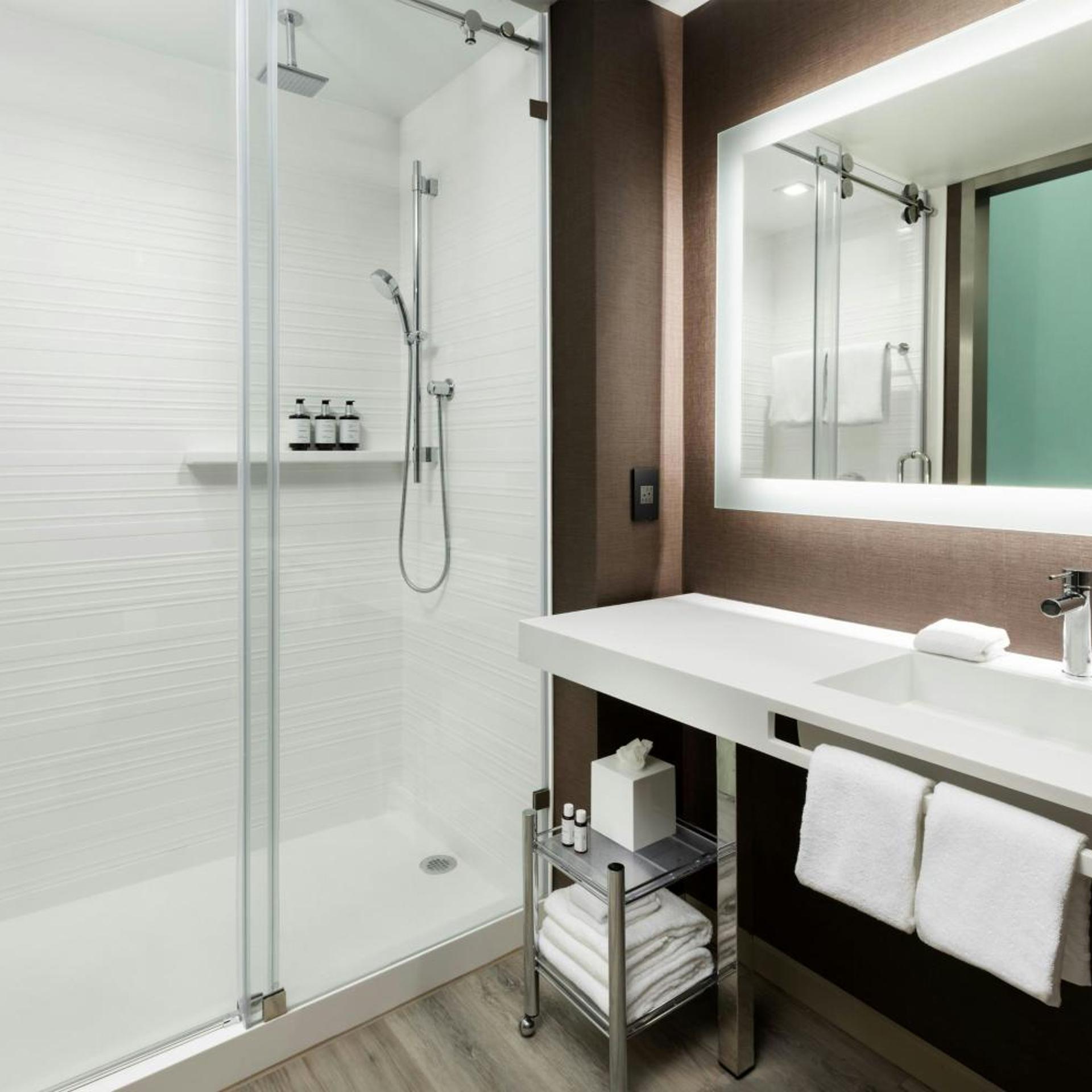غرفة بسريرين كوين بحوض استحمام لذوي الإعاقة، AC Hotel St. Petersburg 3/5
