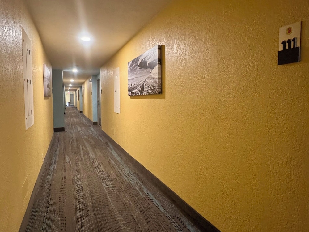 Super 8 by Wyndham Great Falls City Center 17/49