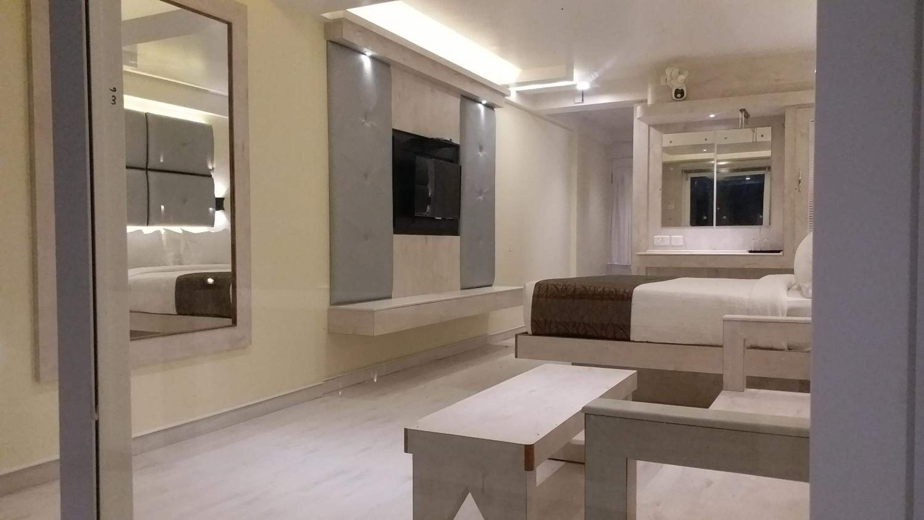 HOTEL DARSHAN 34/55