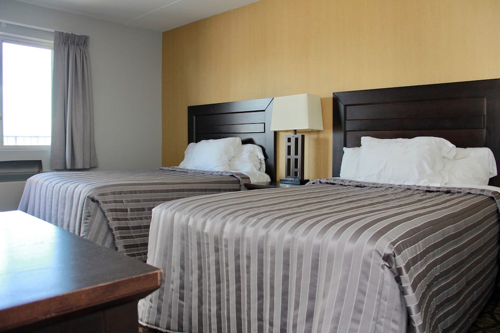 DELUXE, 2 DOUBLE BEDS