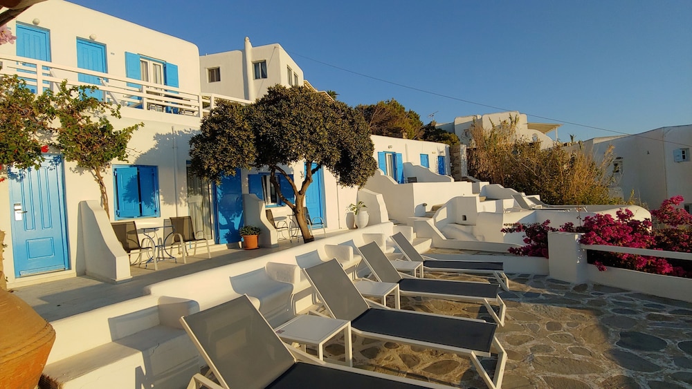 Madalena Hotel 61/69