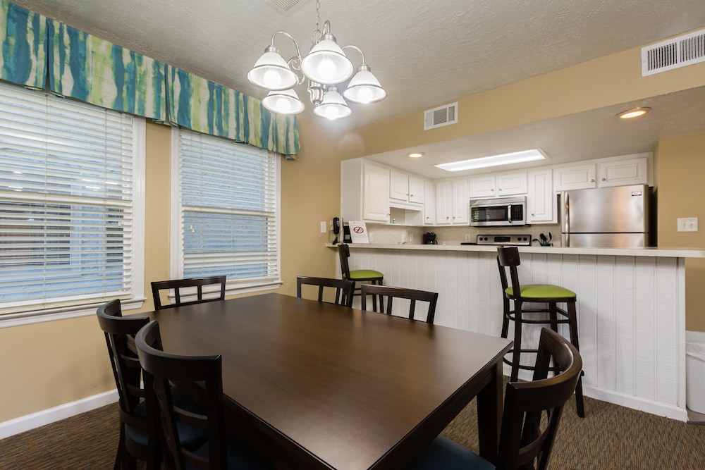Country Club Villas 47/67