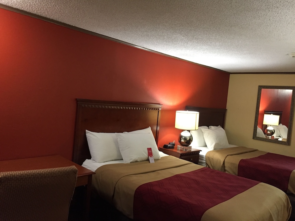 Econo Lodge Norwalk 11/28