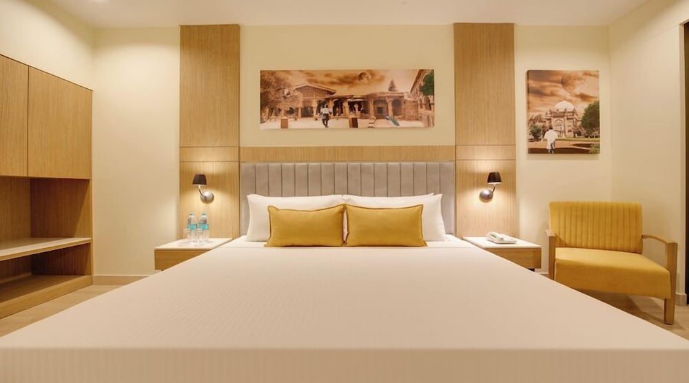 جناح تنفيذي بسرير كينج، Lemon Tree Hotel Chinchwad Pune 3/6