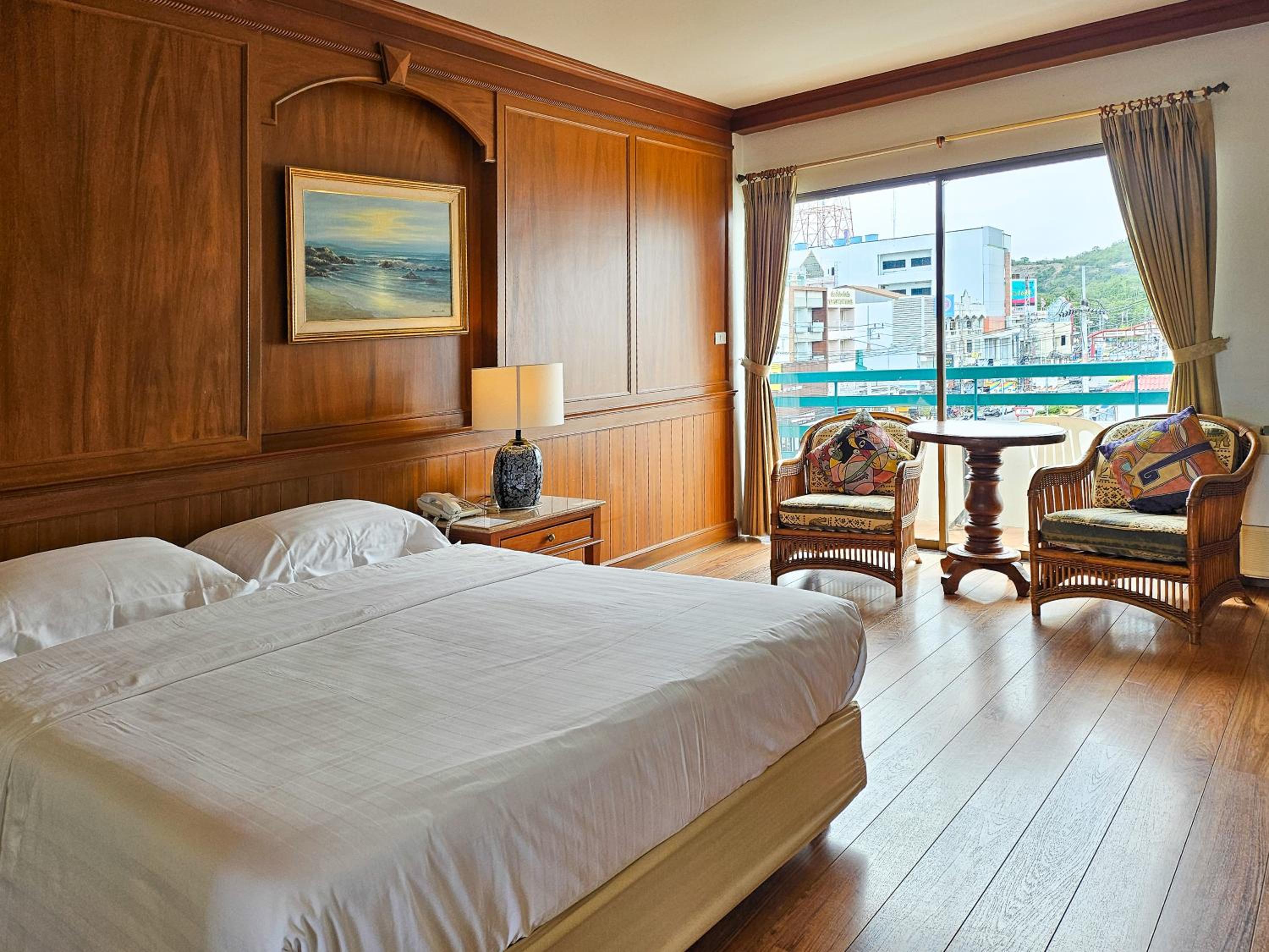 Deluxe, Double Bed