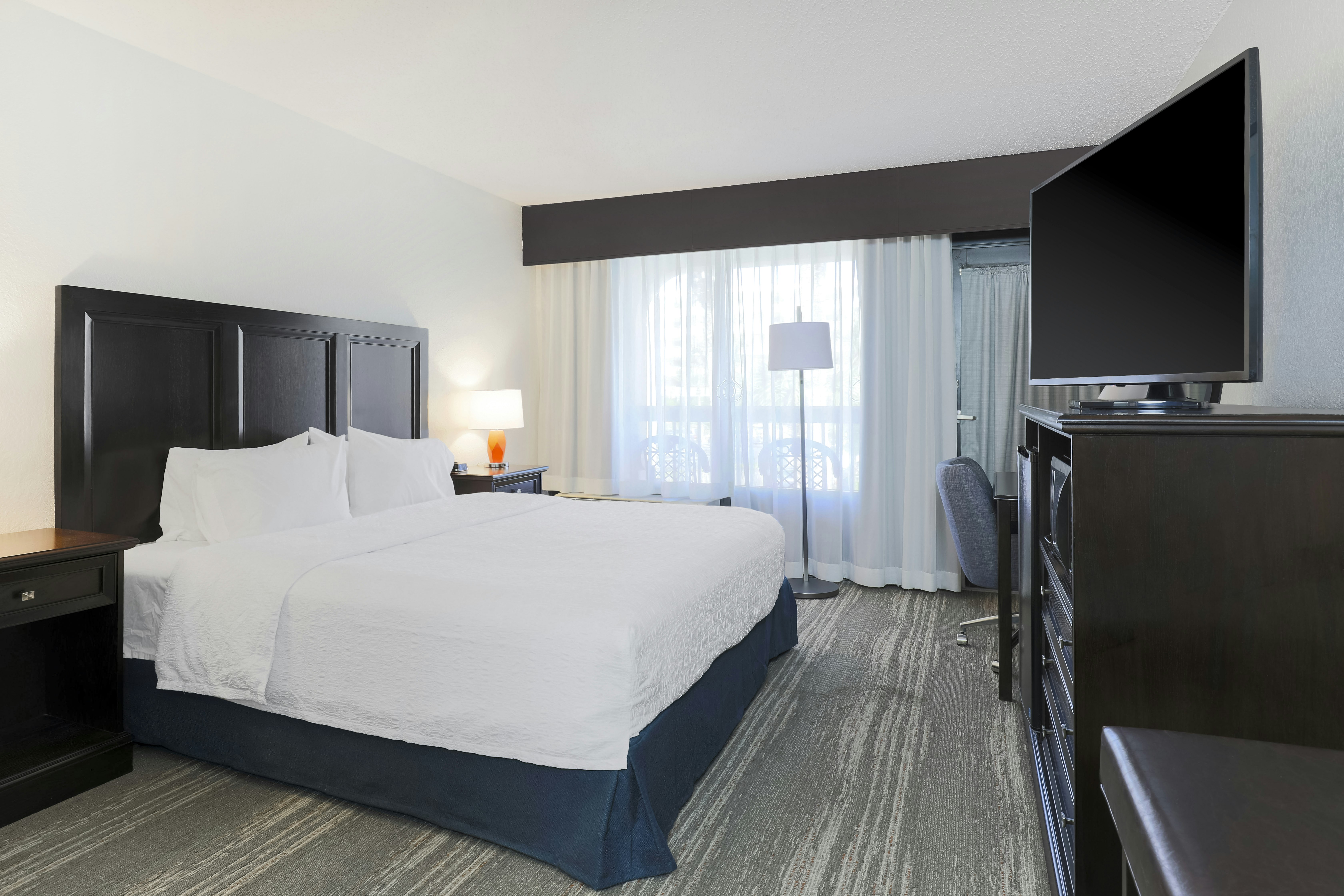 ROOM, KING BED, ACCESSIBLE